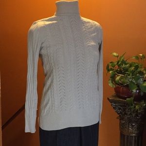 Bebe cable knit turtleneck sweater EUC